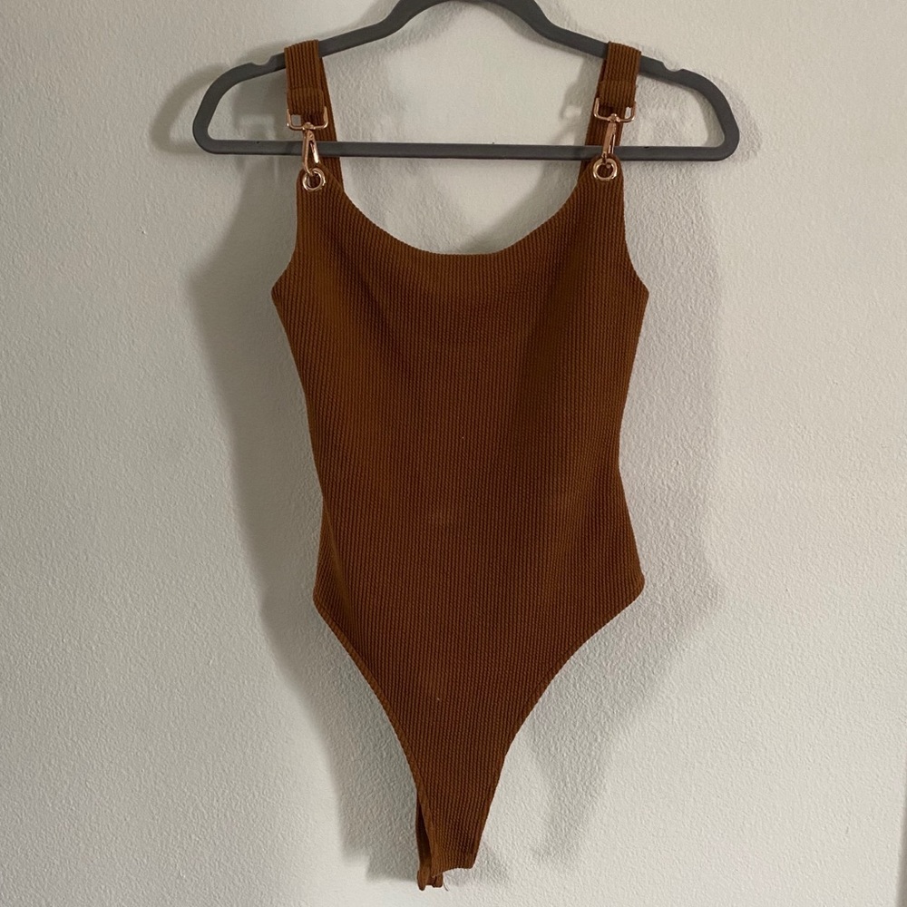 TAN AND GOLD CLIP BODYSUIT